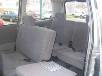 2005 Toyota Noah Pics