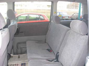 2005 Toyota Noah Pictures