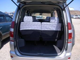 2005 Toyota Noah Photos