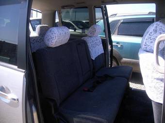 2005 Toyota Noah Images