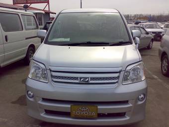 2005 Toyota Noah Pictures