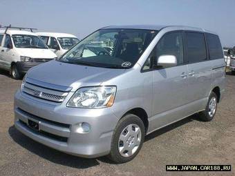 2005 Toyota Noah Pictures