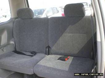 2005 Toyota Noah Photos