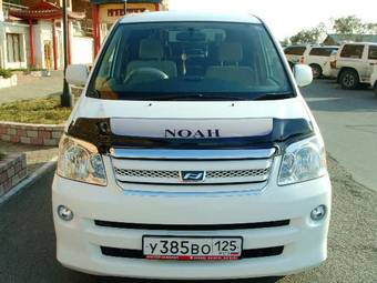 2005 Toyota Noah Photos