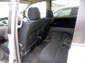 2005 Toyota Noah Pictures