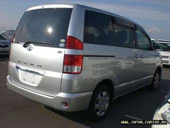 2005 Toyota Noah Pictures