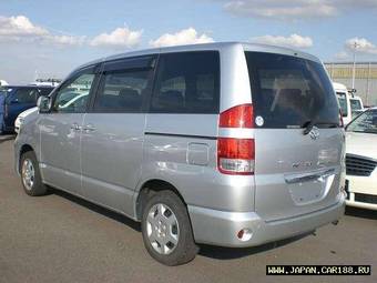 2005 Toyota Noah Pictures