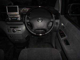 2006 Toyota Noah Images