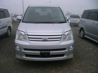 2006 Toyota Noah Pictures