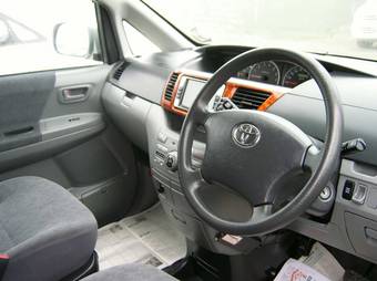 2006 Toyota Noah Photos