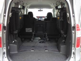 2007 Toyota Noah Pictures