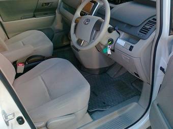 2010 Toyota Noah Pics