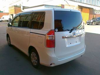 2010 Toyota Noah For Sale