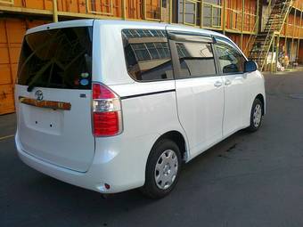 2010 Toyota Noah For Sale