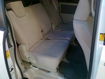 2010 Toyota Noah Pictures