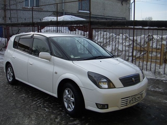 Toyota opa 2000г