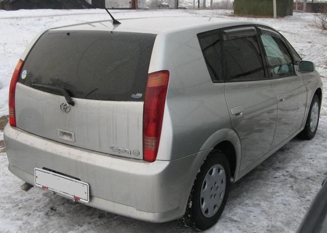 2000 Toyota Opa