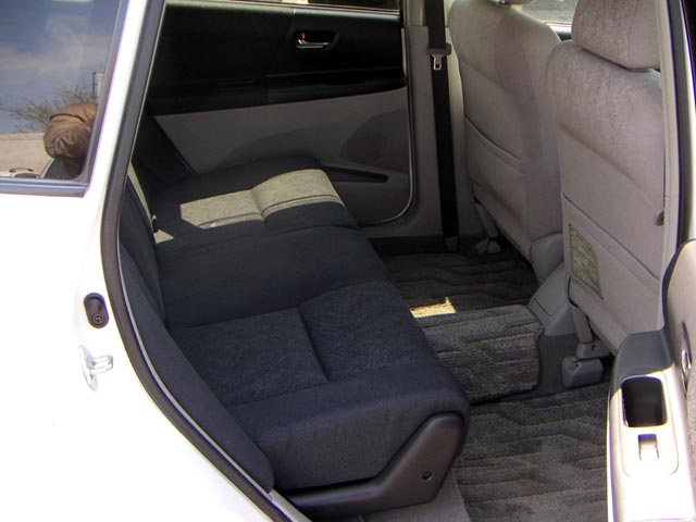 2000 Toyota Opa Pictures