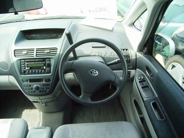 2000 Toyota Opa Pictures