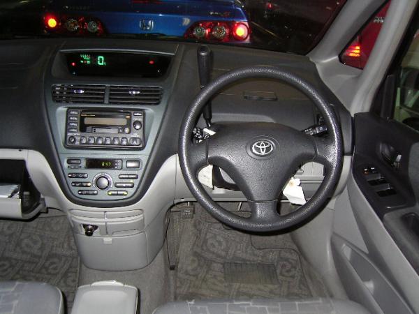 2000 Toyota Opa Images