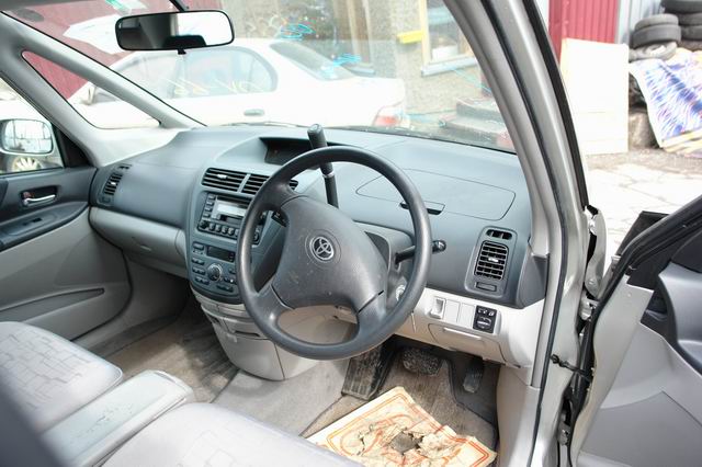 2000 Toyota Opa Pictures