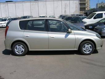 2000 Toyota Opa Pictures