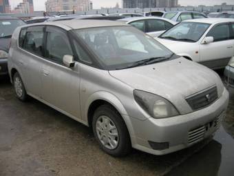 2000 Toyota Opa Pictures