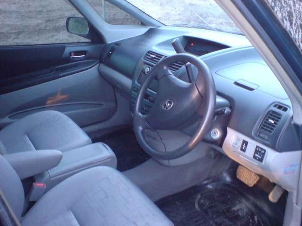 2001 Toyota Opa