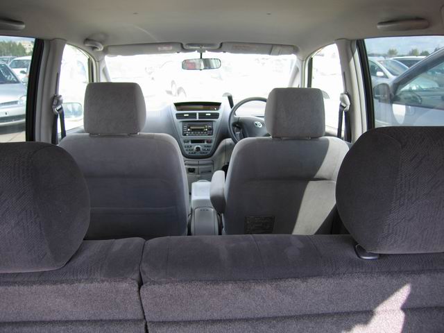 2001 Toyota Opa Pictures
