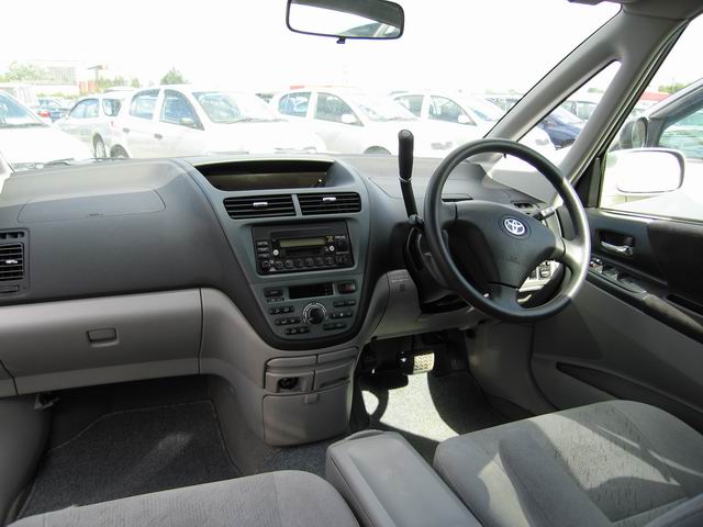 2001 Toyota Opa Pictures
