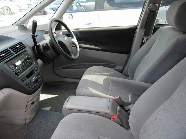 2001 Toyota Opa Photos