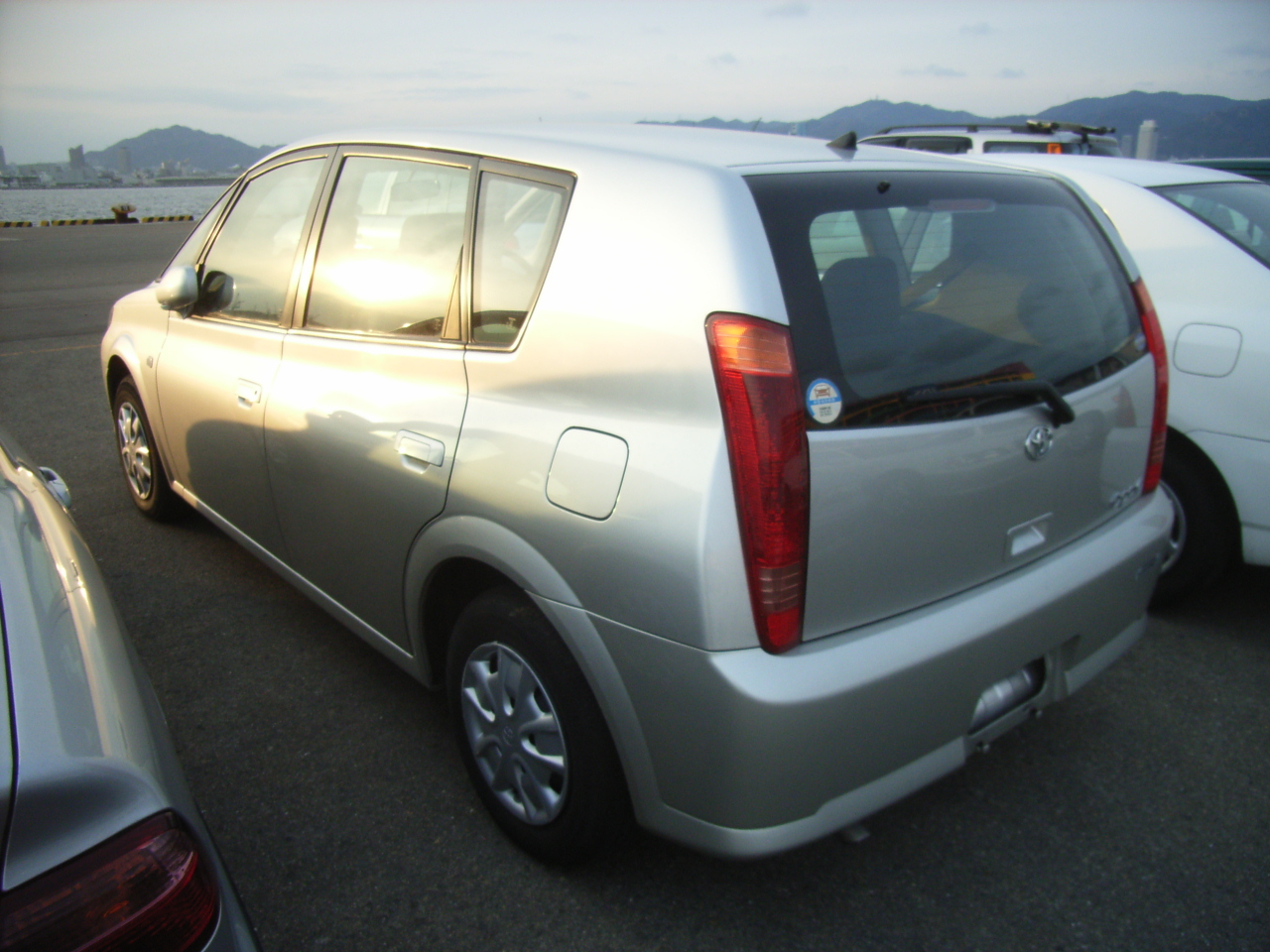 2001 Toyota Opa Pictures