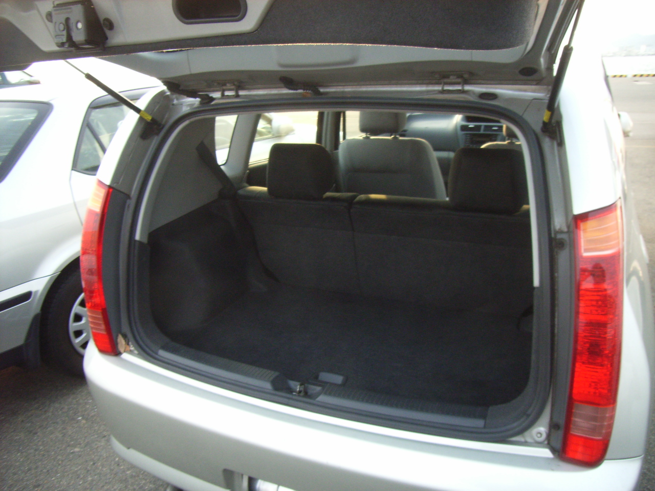 2001 Toyota Opa Pictures