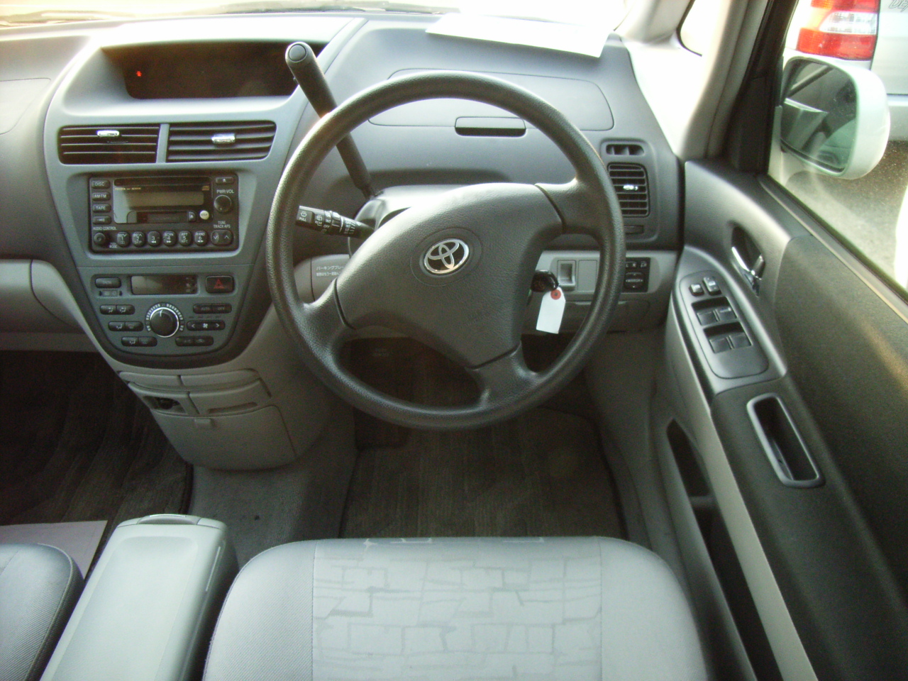 2001 Toyota Opa Photos