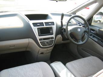 2001 Toyota Opa Pictures
