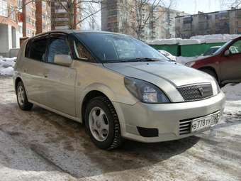 2001 Toyota Opa Pictures