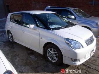 2002 Toyota Opa Photos