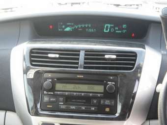 2002 Toyota Opa Photos