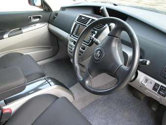 2002 Toyota Opa Pictures