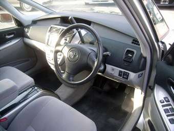 2002 Toyota Opa Pictures