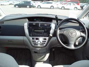 2002 Toyota Opa Pictures