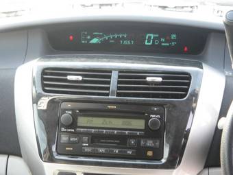 2002 Toyota Opa Pictures