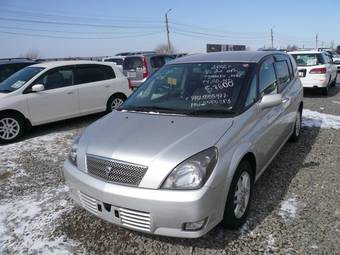2002 Toyota Opa Photos