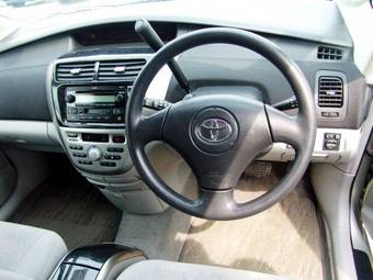 2002 Toyota Opa Photos