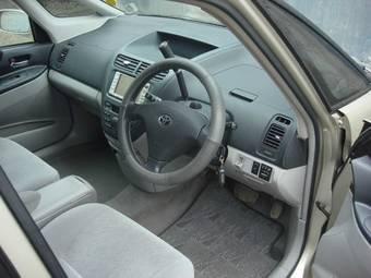 2002 Toyota Opa Pictures