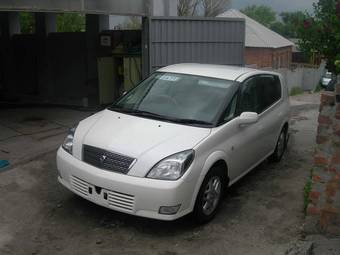 2002 Toyota Opa Pictures