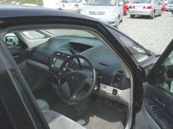 2002 Toyota Opa Pictures