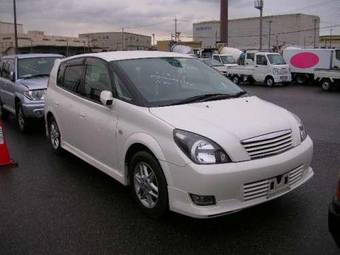 2002 Toyota Opa Photos