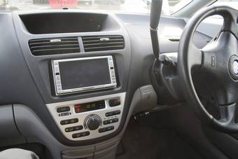 2002 Toyota Opa Photos