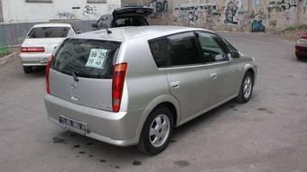 2002 Toyota Opa Pictures